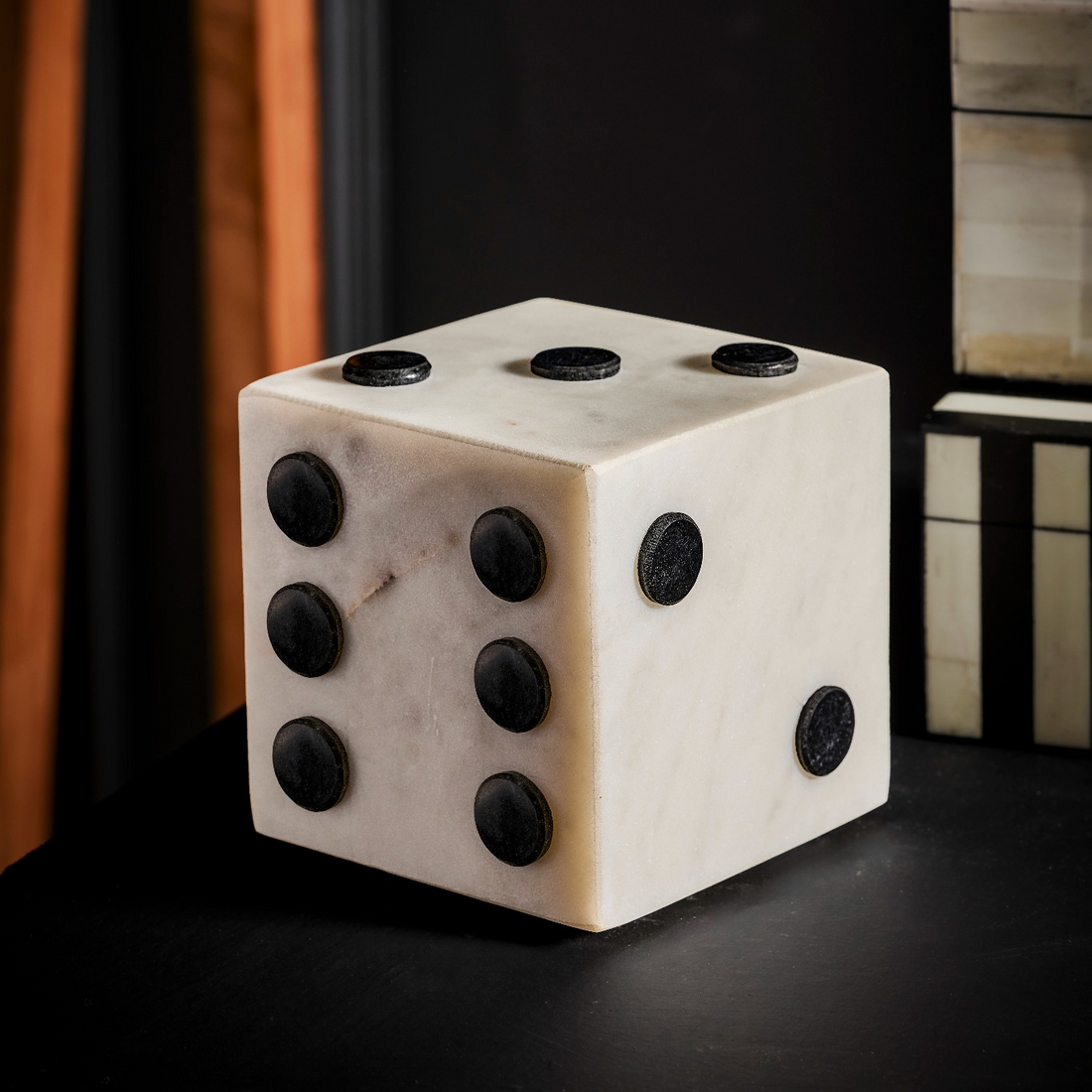 DARIA – B&W INLAY DICE