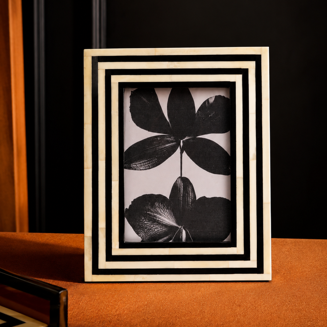 POALA - B&W PHOTOFRAME