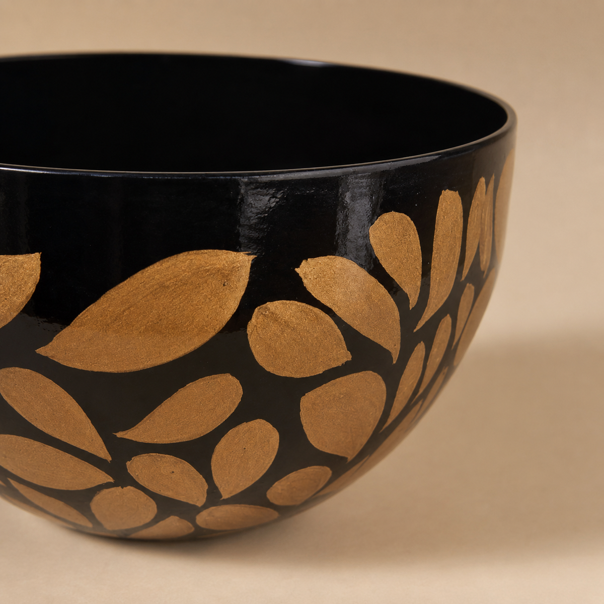 Serpentine Bowl Handpainted (Gold & Black)